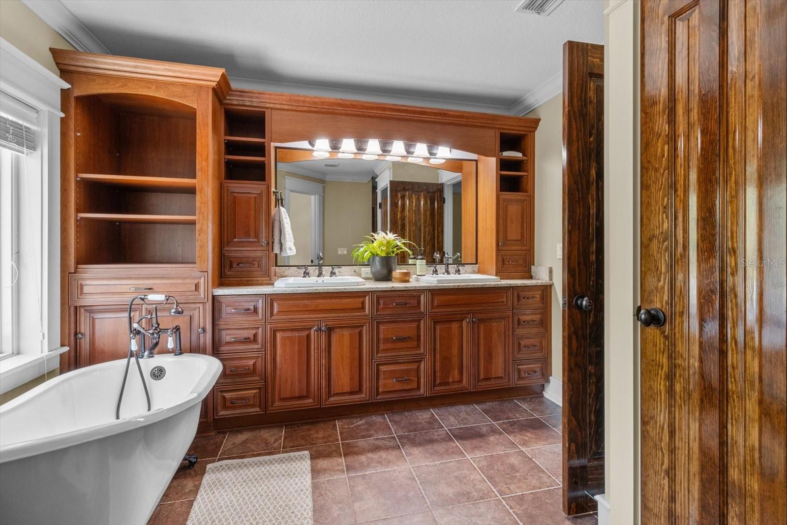 Listing photo id 35 for 5751 Beaver Point