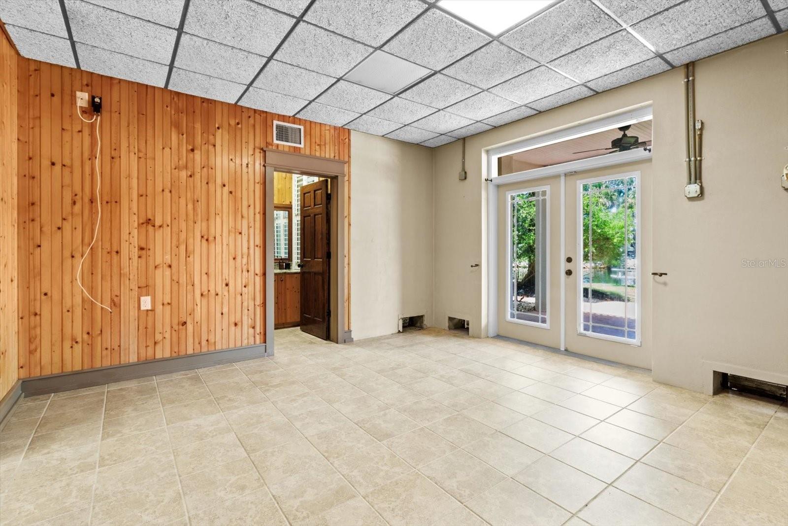 Listing photo id 45 for 5751 Beaver Point