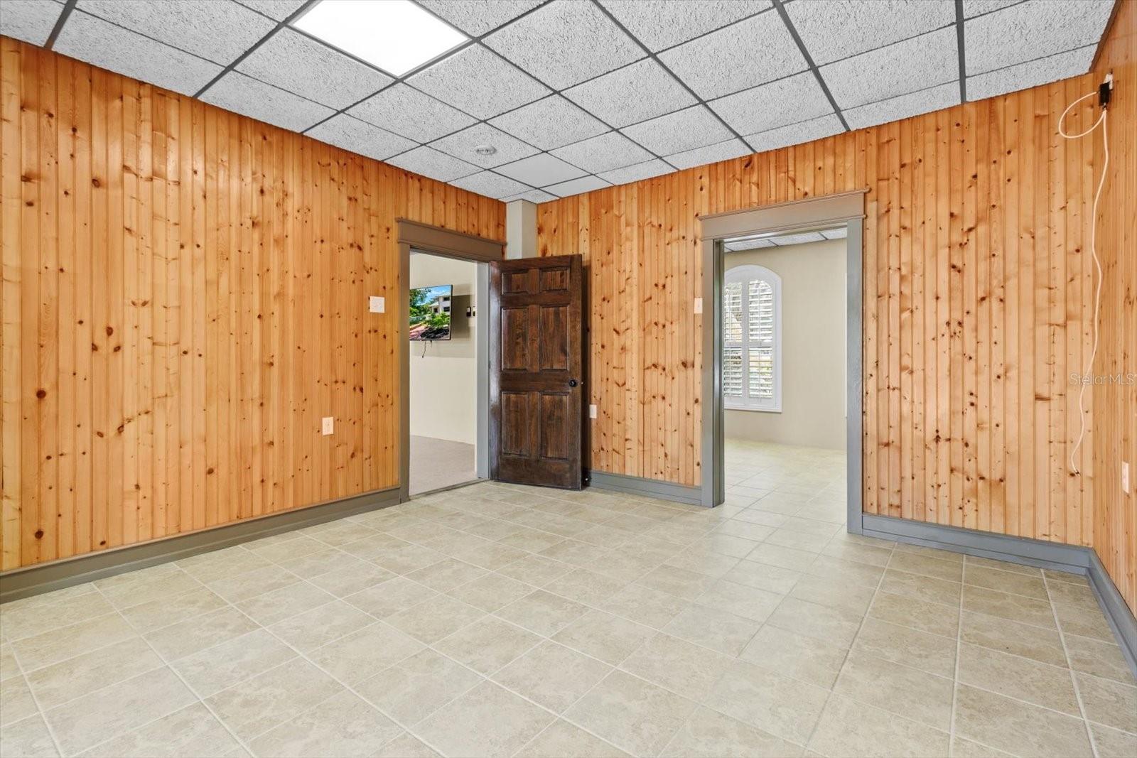 Listing photo id 46 for 5751 Beaver Point