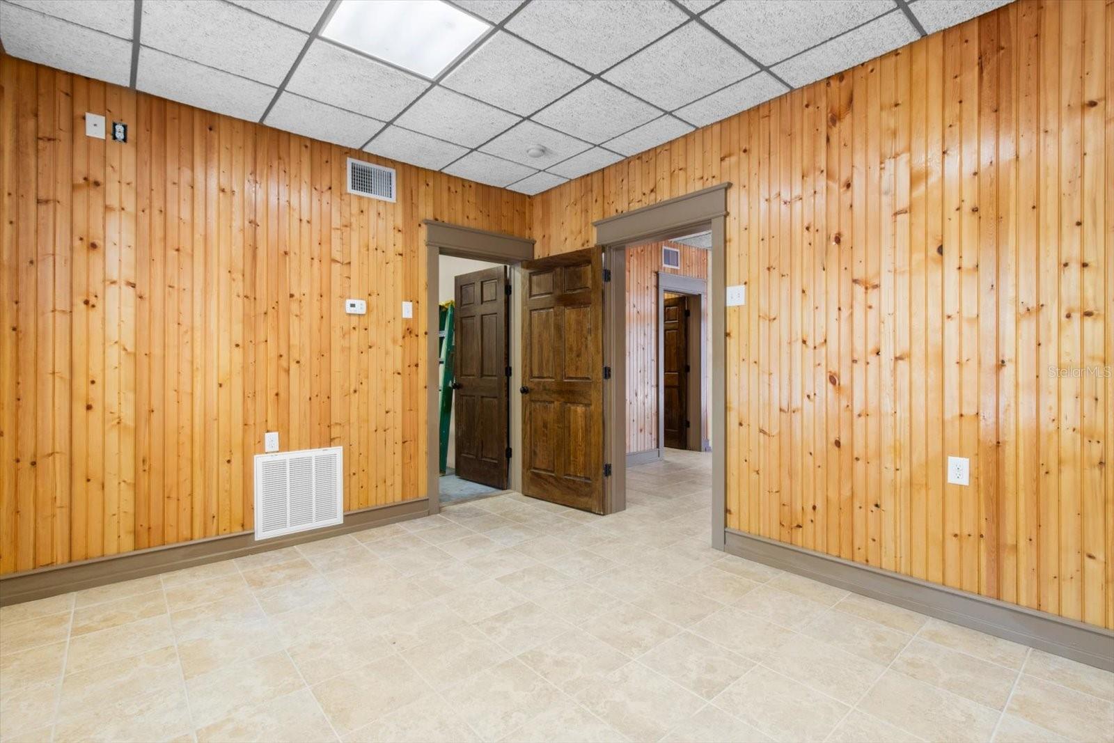Listing photo id 47 for 5751 Beaver Point