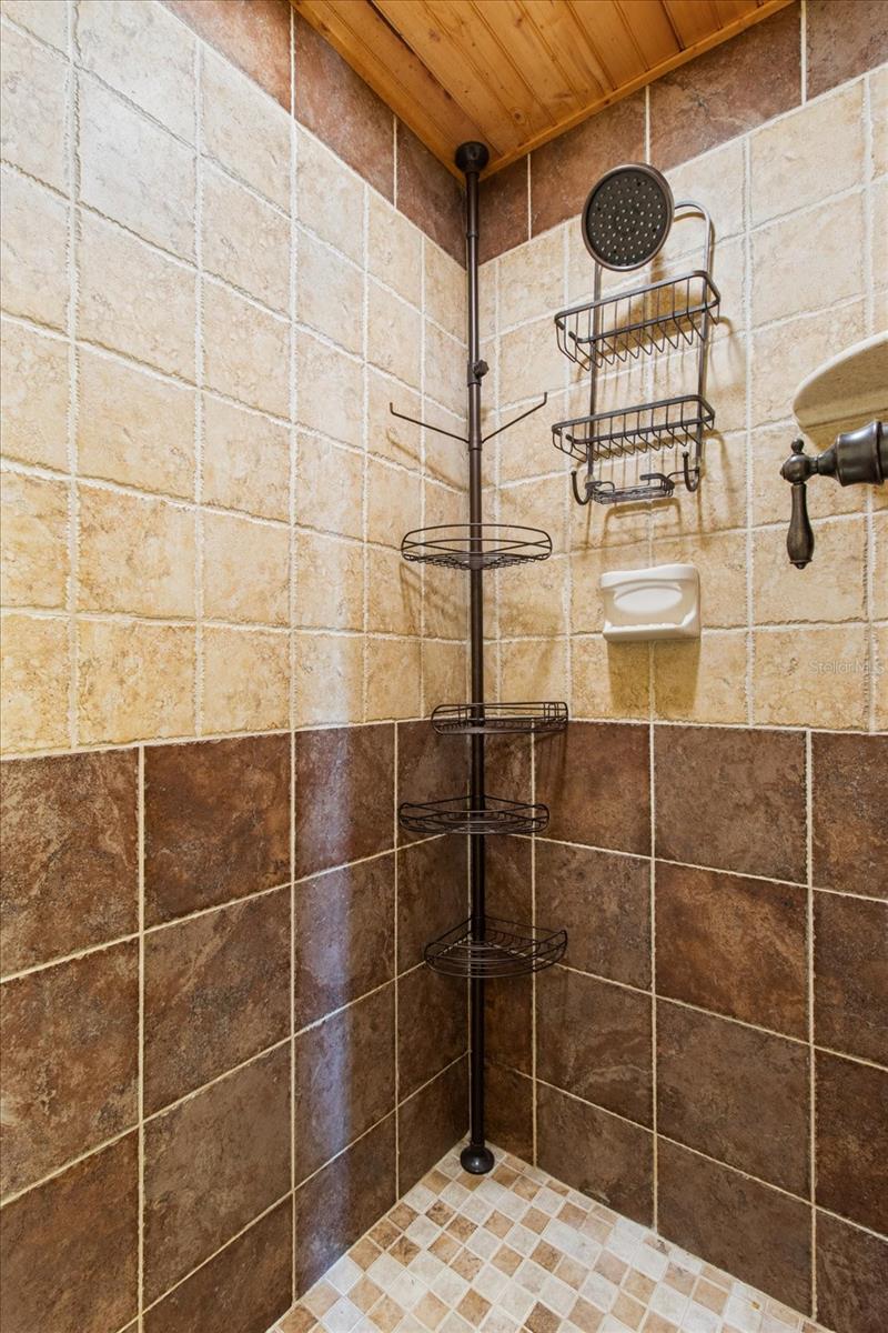 Listing photo id 49 for 5751 Beaver Point