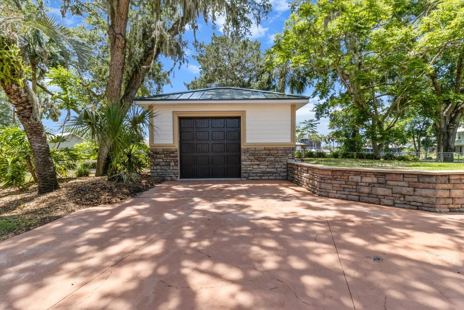 Listing photo id 54 for 5751 Beaver Point