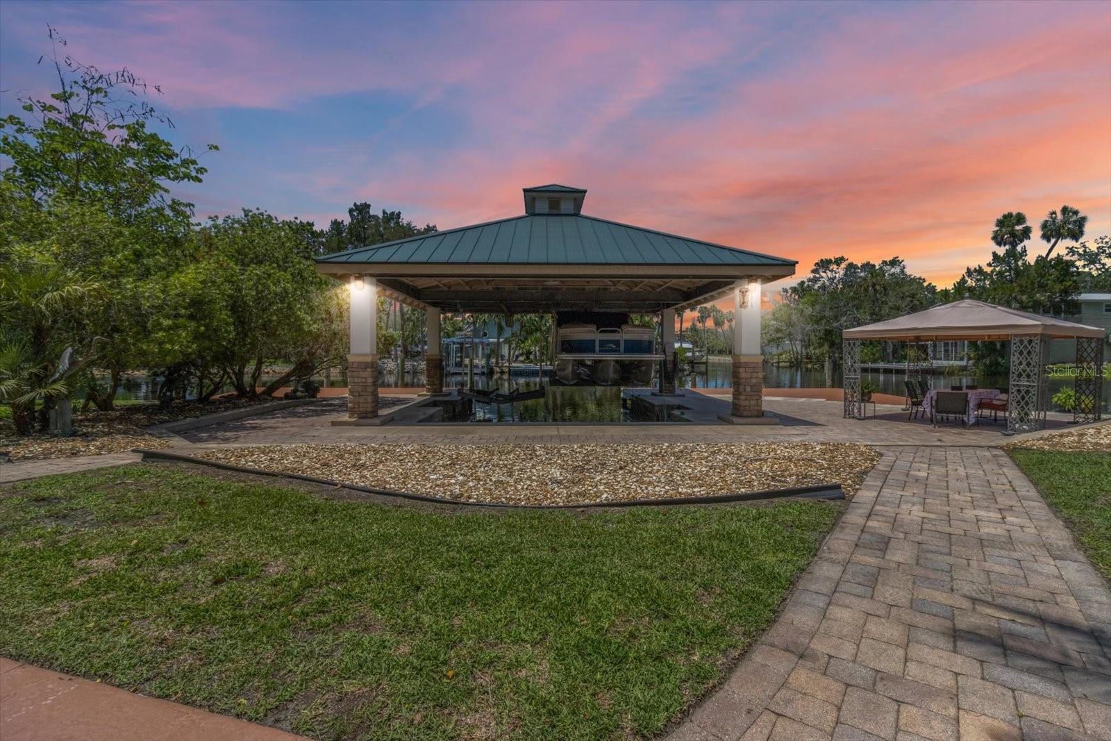 Listing photo id 60 for 5751 Beaver Point