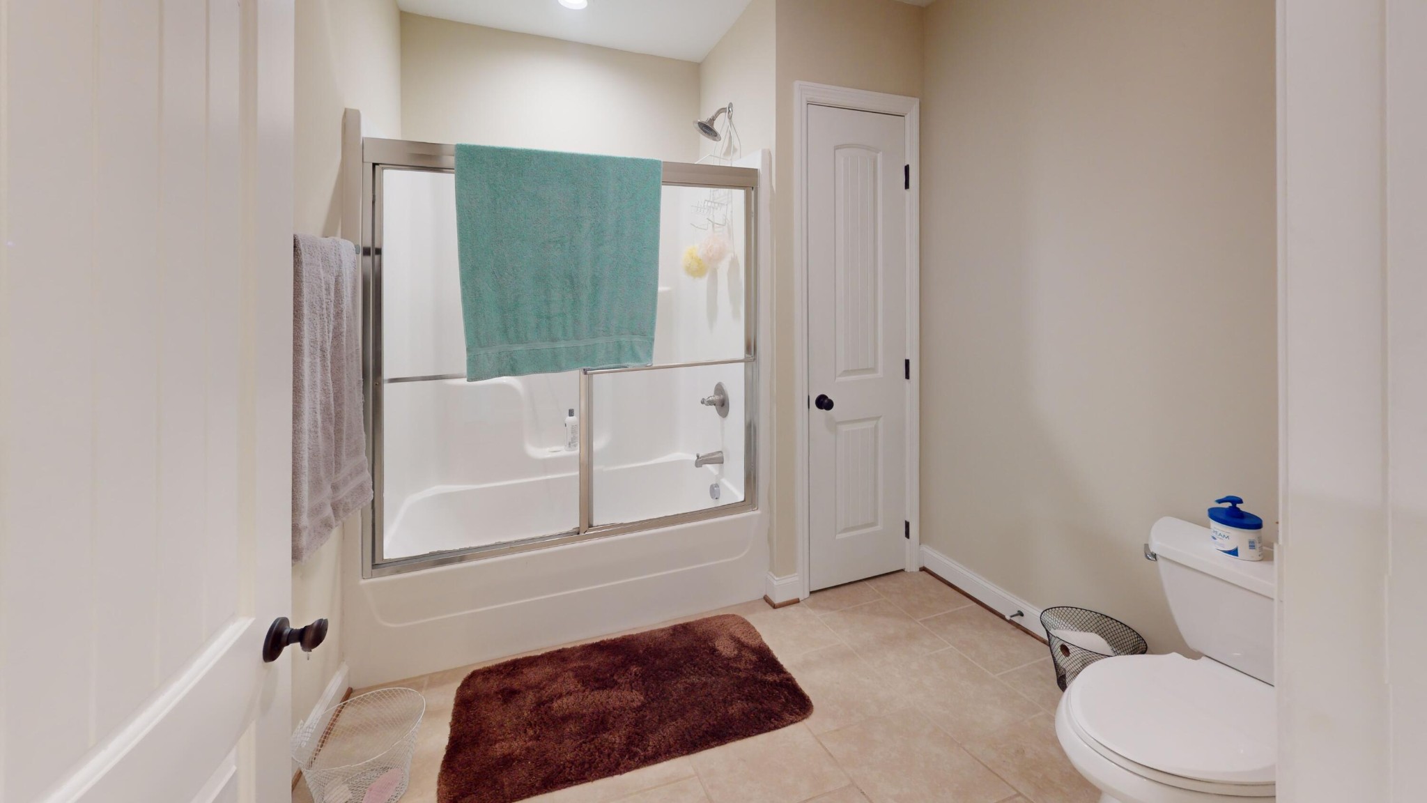 Listing photo id 9 for 944 Silver Springs Boulevard