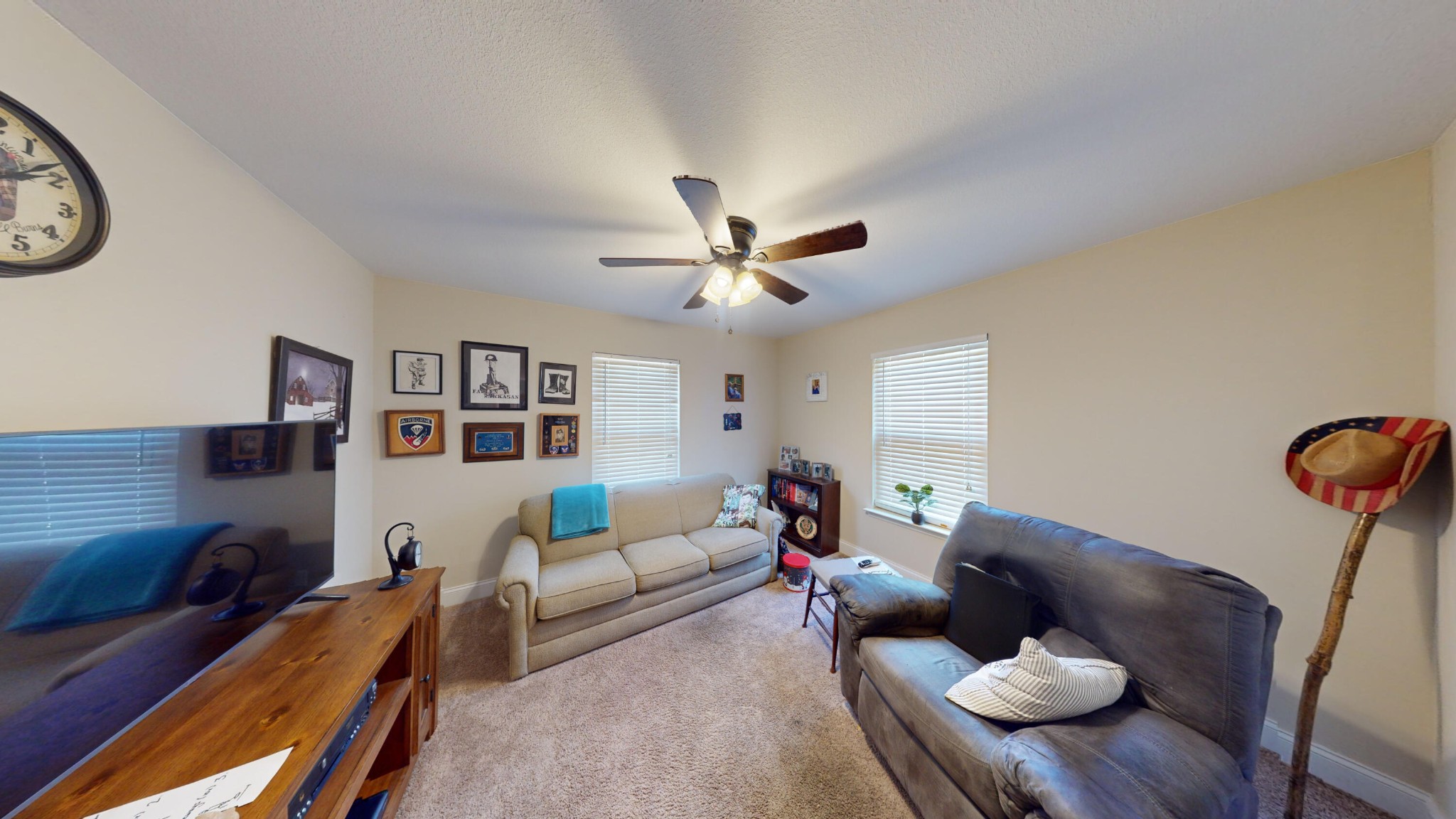 Listing photo id 11 for 944 Silver Springs Boulevard