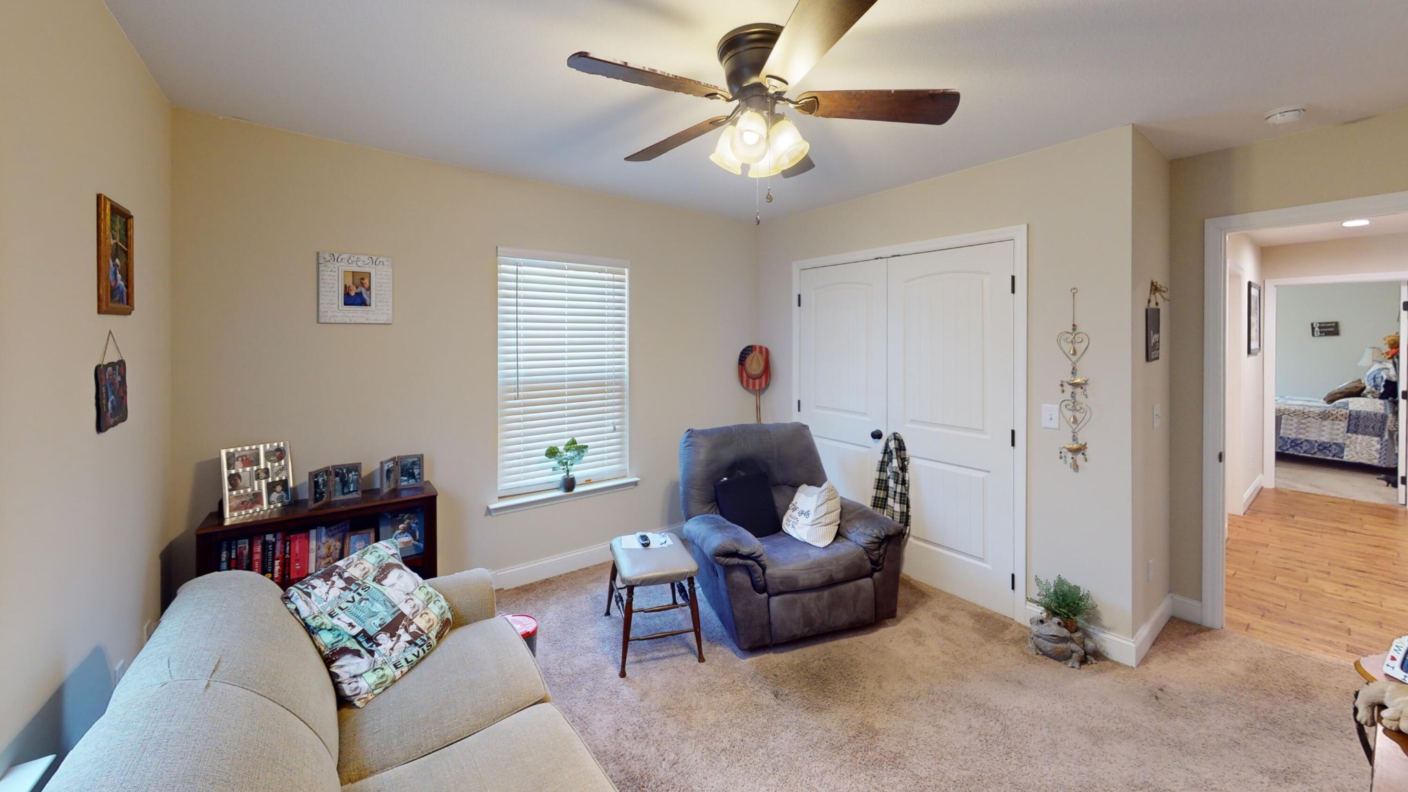 Listing photo id 12 for 944 Silver Springs Boulevard