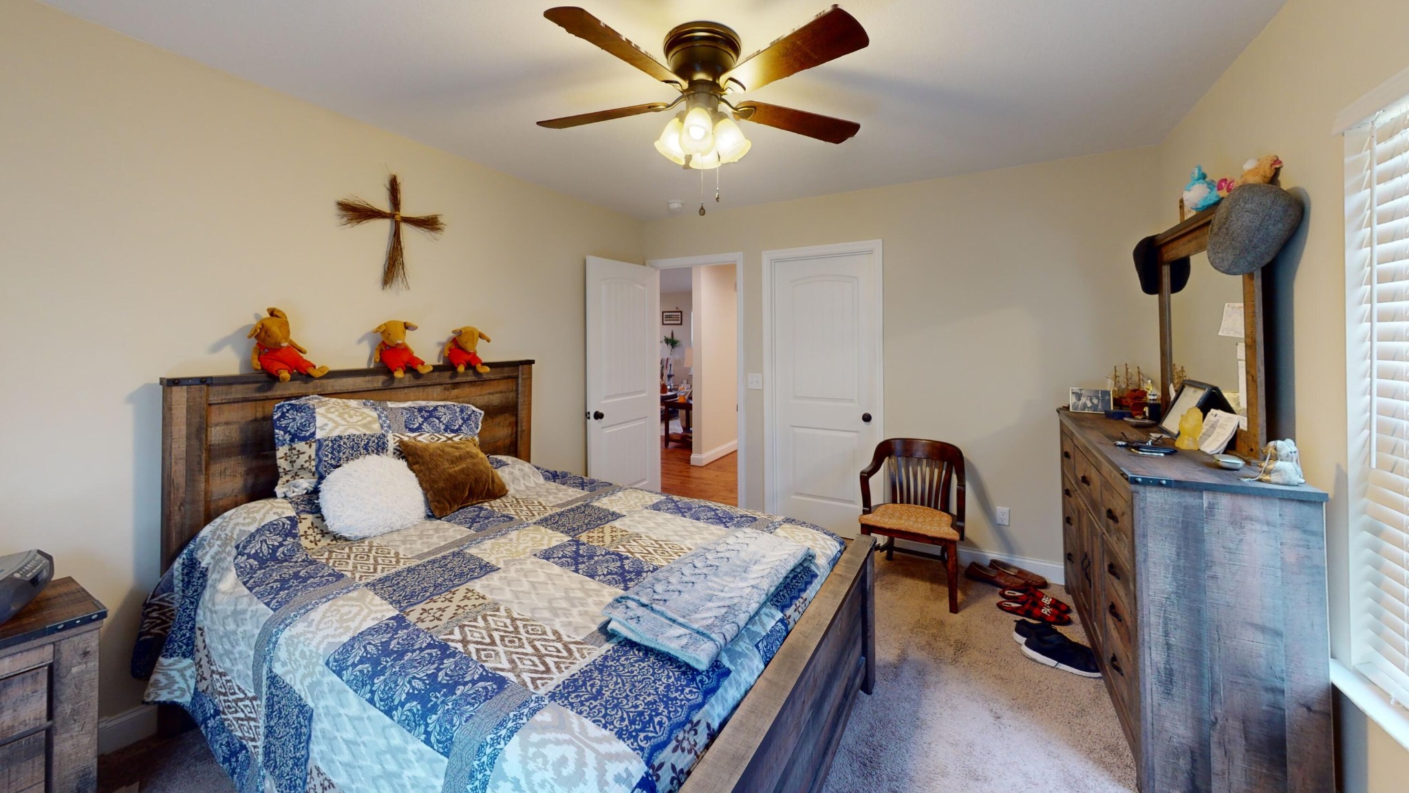 Listing photo id 14 for 944 Silver Springs Boulevard