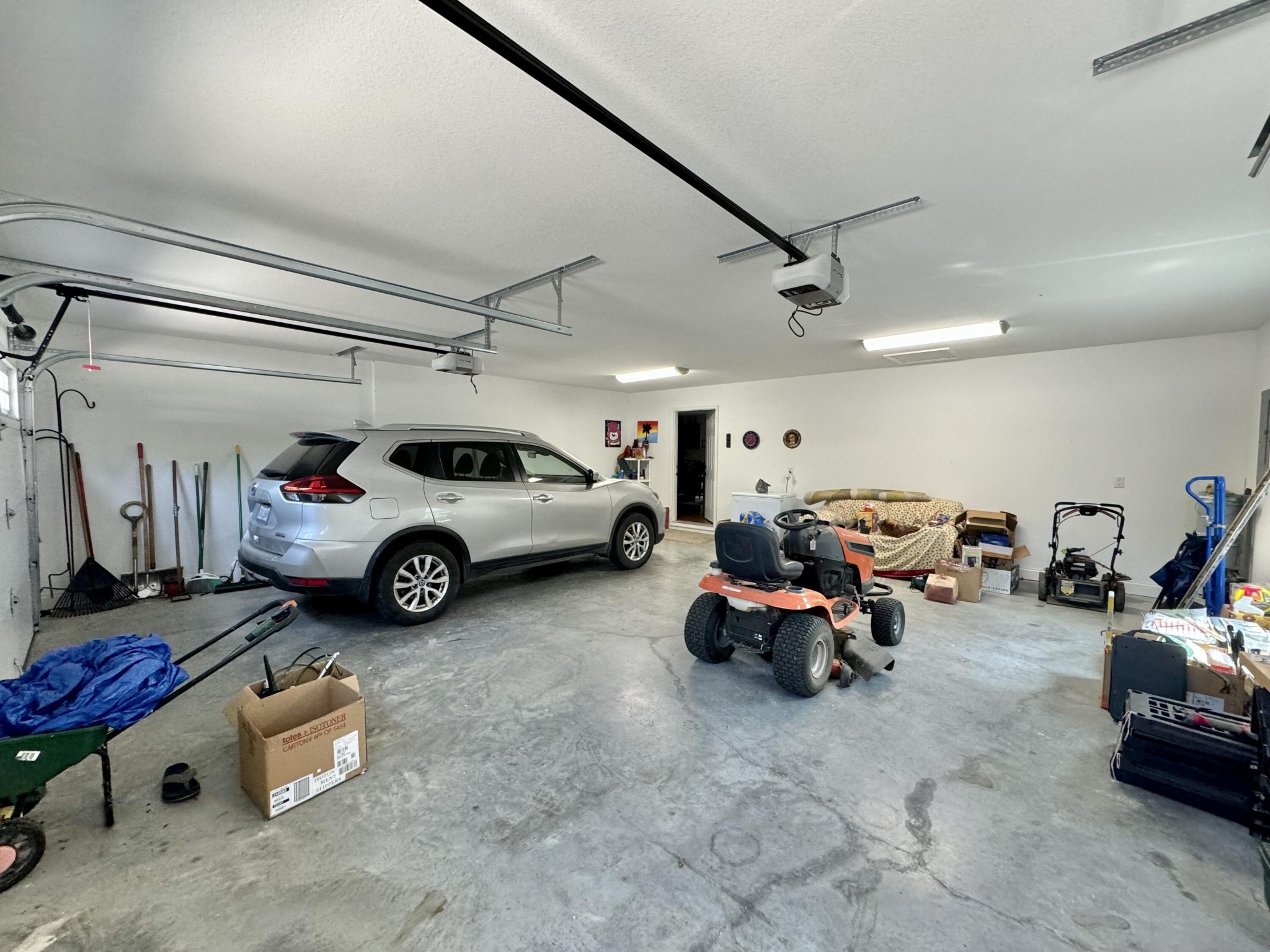 Listing photo id 17 for 944 Silver Springs Boulevard