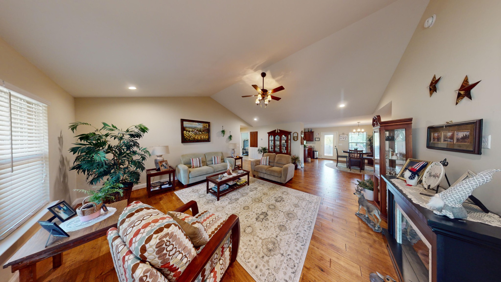 Listing photo id 0 for 944 Silver Springs Boulevard