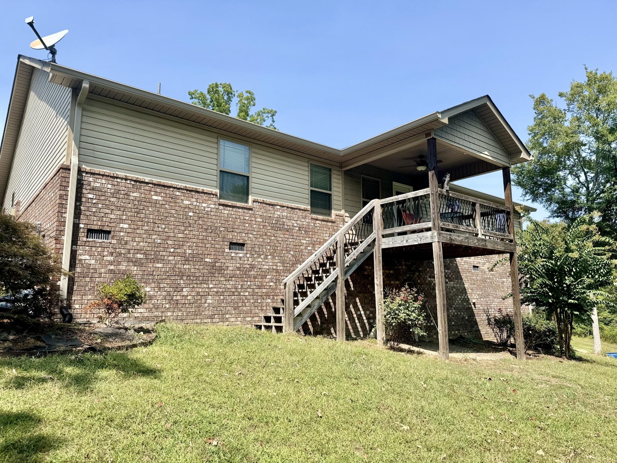 Listing photo id 18 for 944 Silver Springs Boulevard