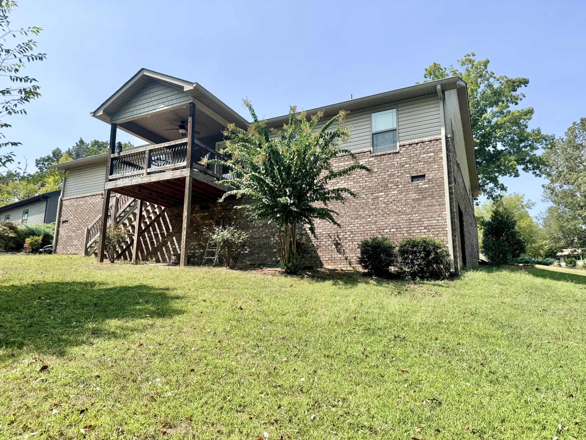 Listing photo id 19 for 944 Silver Springs Boulevard