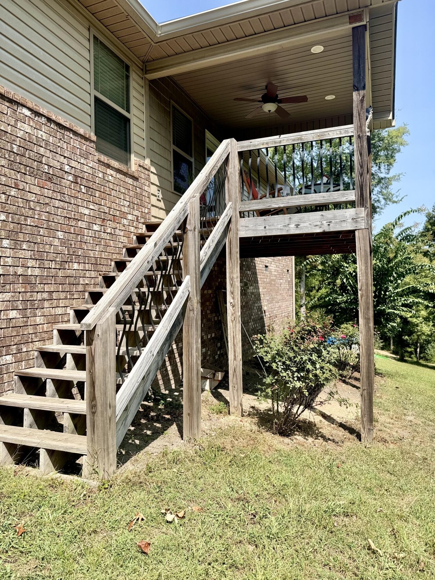 Listing photo id 20 for 944 Silver Springs Boulevard