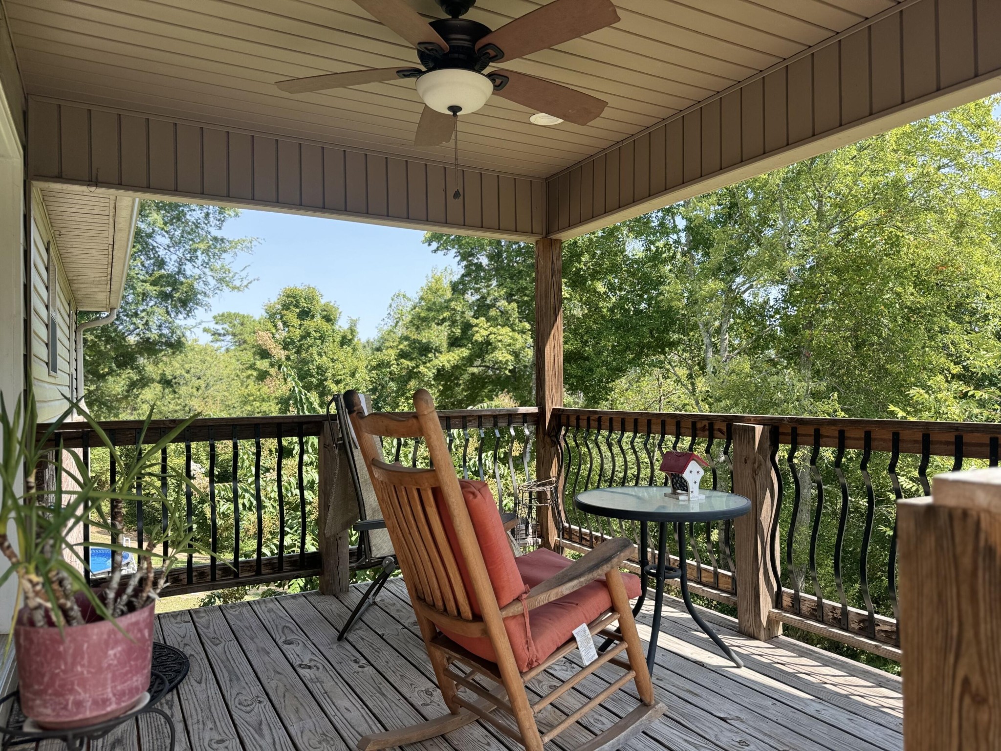 Listing photo id 21 for 944 Silver Springs Boulevard