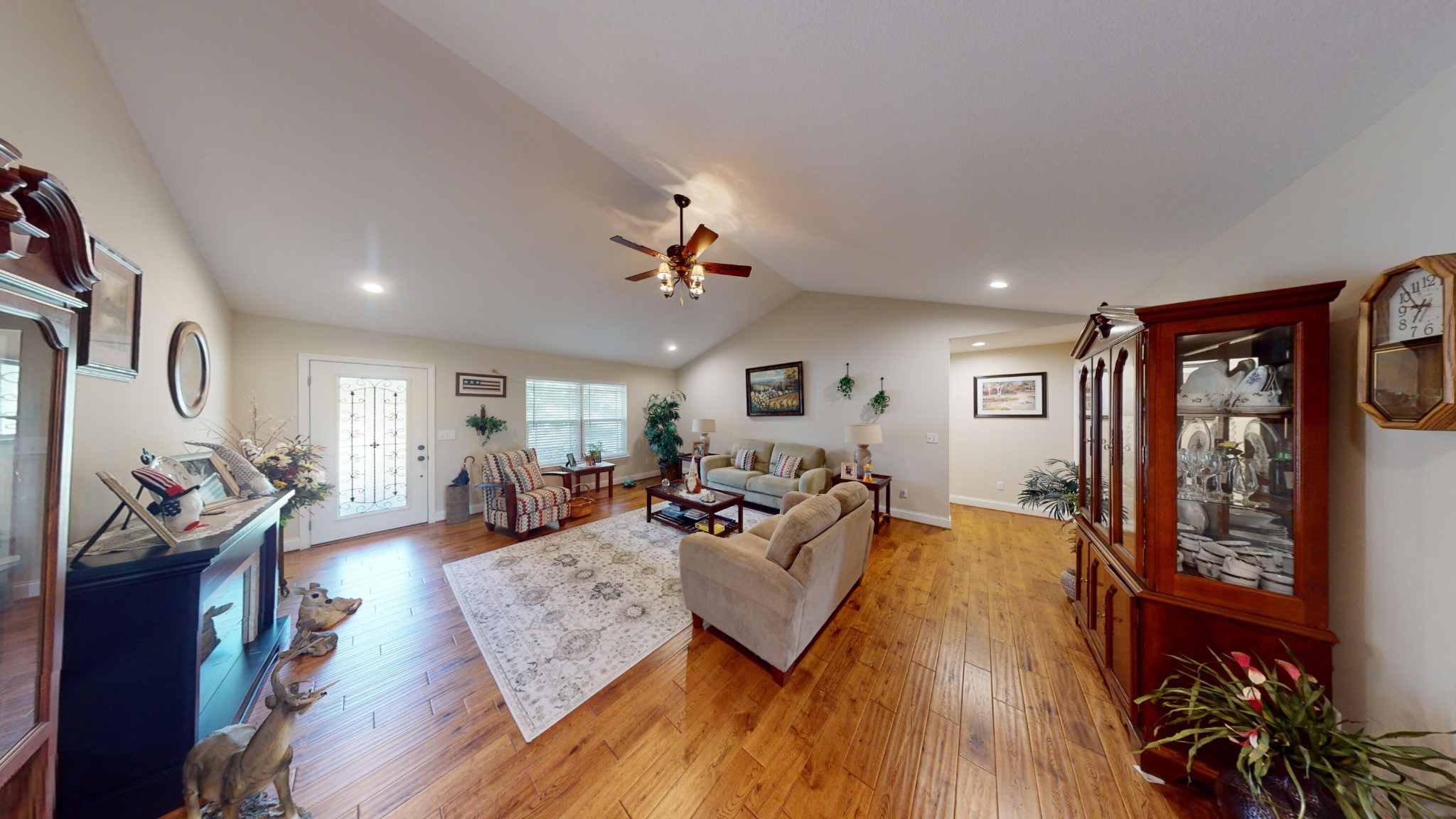 Listing photo id 1 for 944 Silver Springs Boulevard