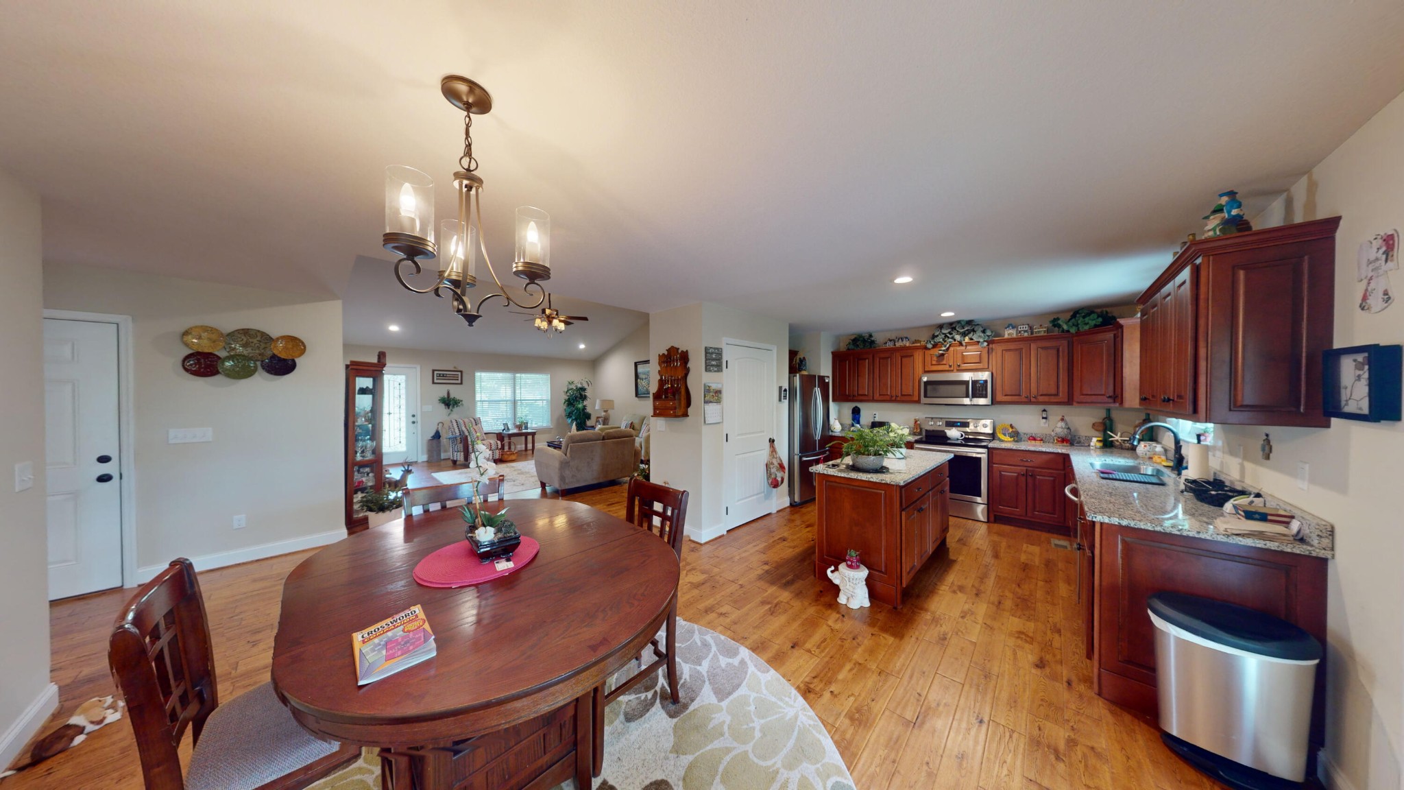 Listing photo id 3 for 944 Silver Springs Boulevard