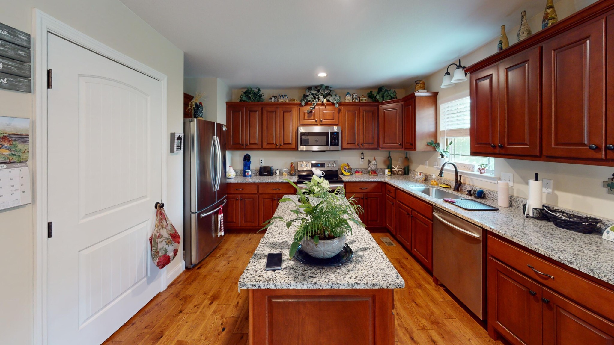 Listing photo id 5 for 944 Silver Springs Boulevard