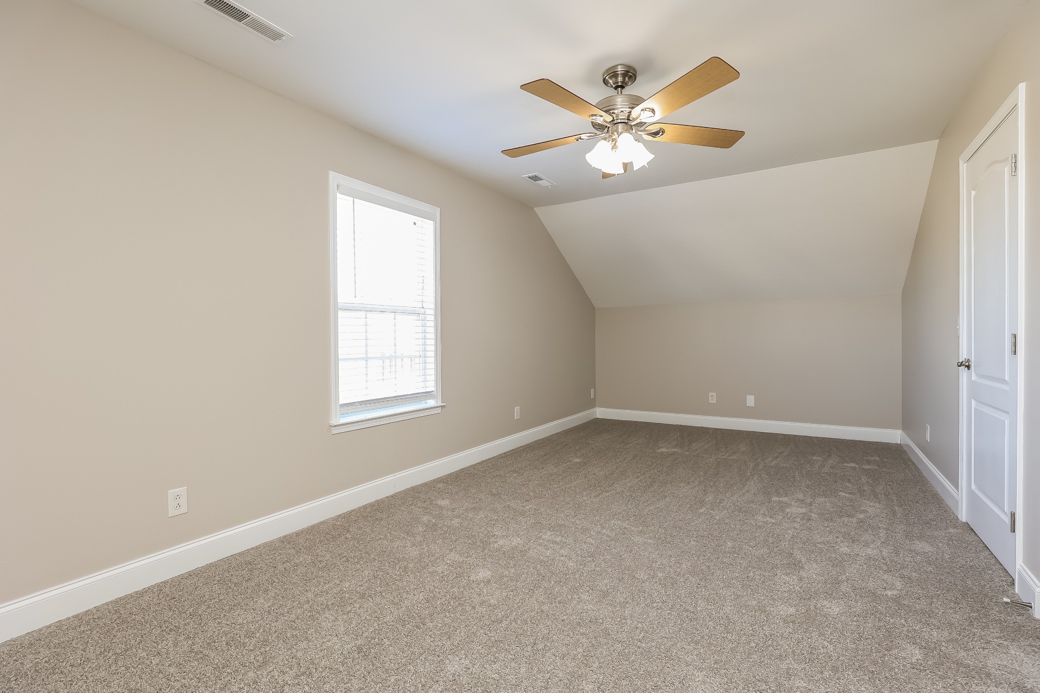 Image 13 of 41 For 9606 Caressa Way