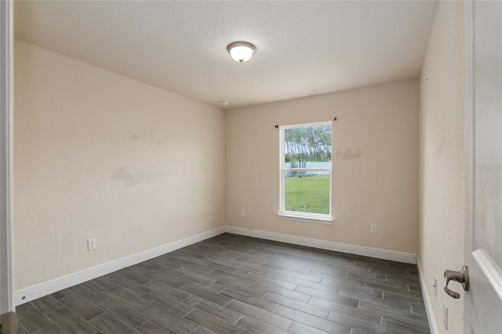 Image 21 of 41 For 10910 41st Avenue