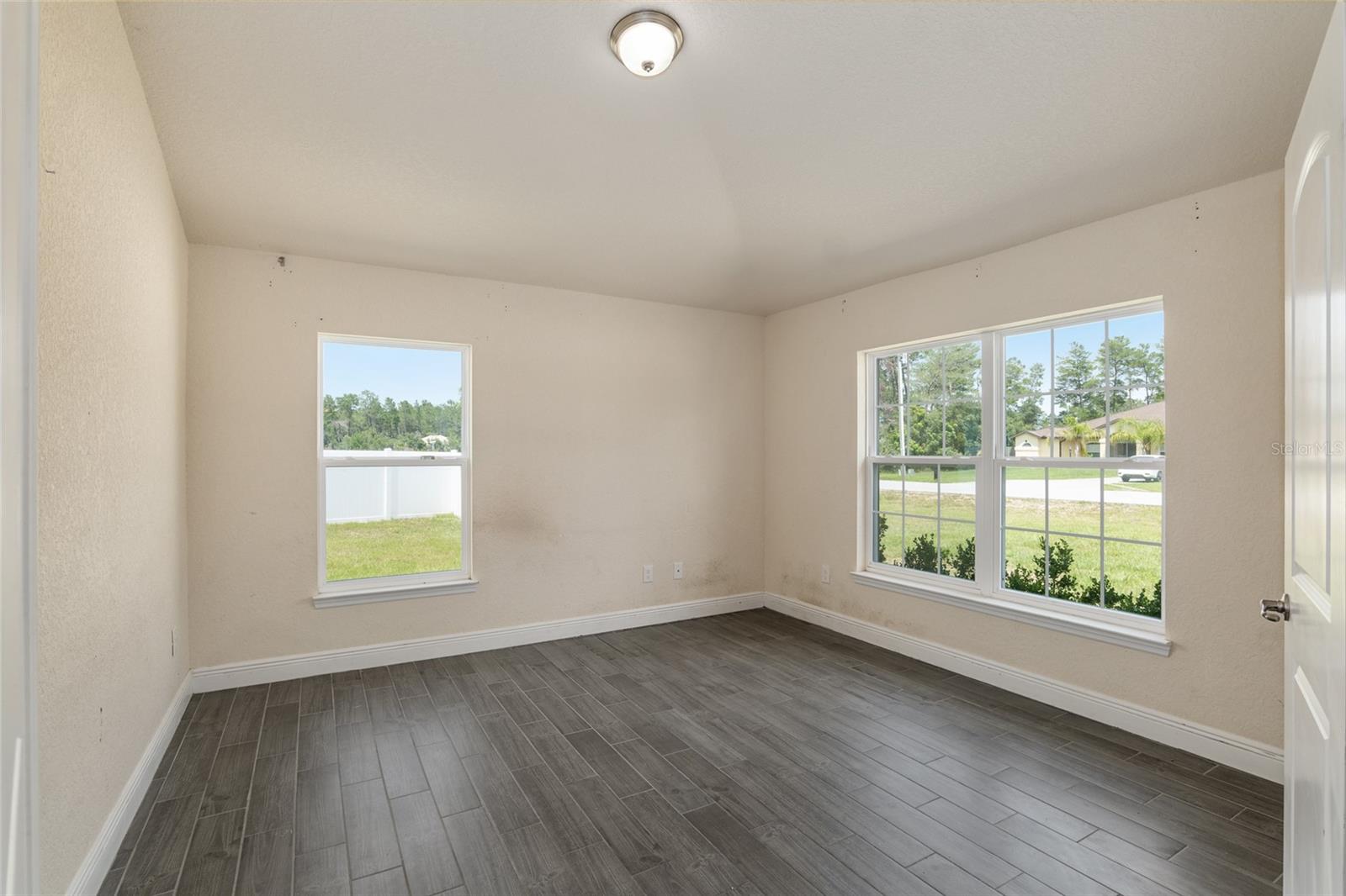 Image 6 of 41 For 10910 41st Avenue