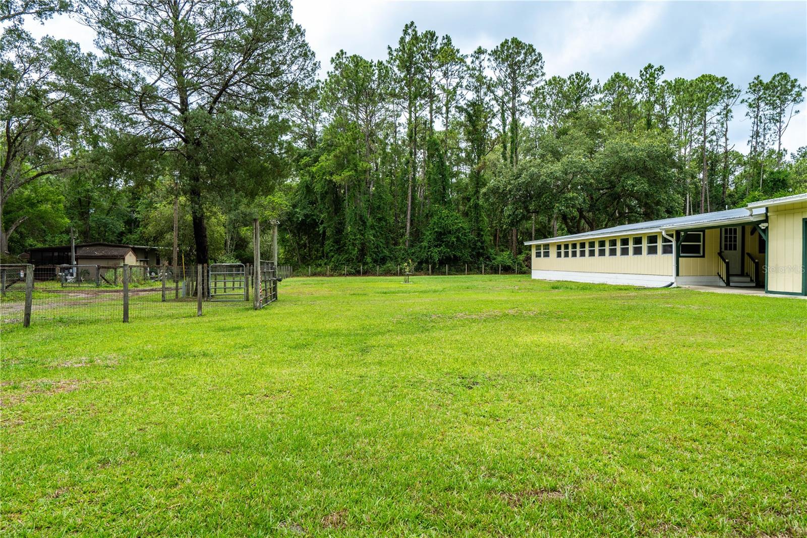 Image 22 of 31 For 16321 141st Terrace