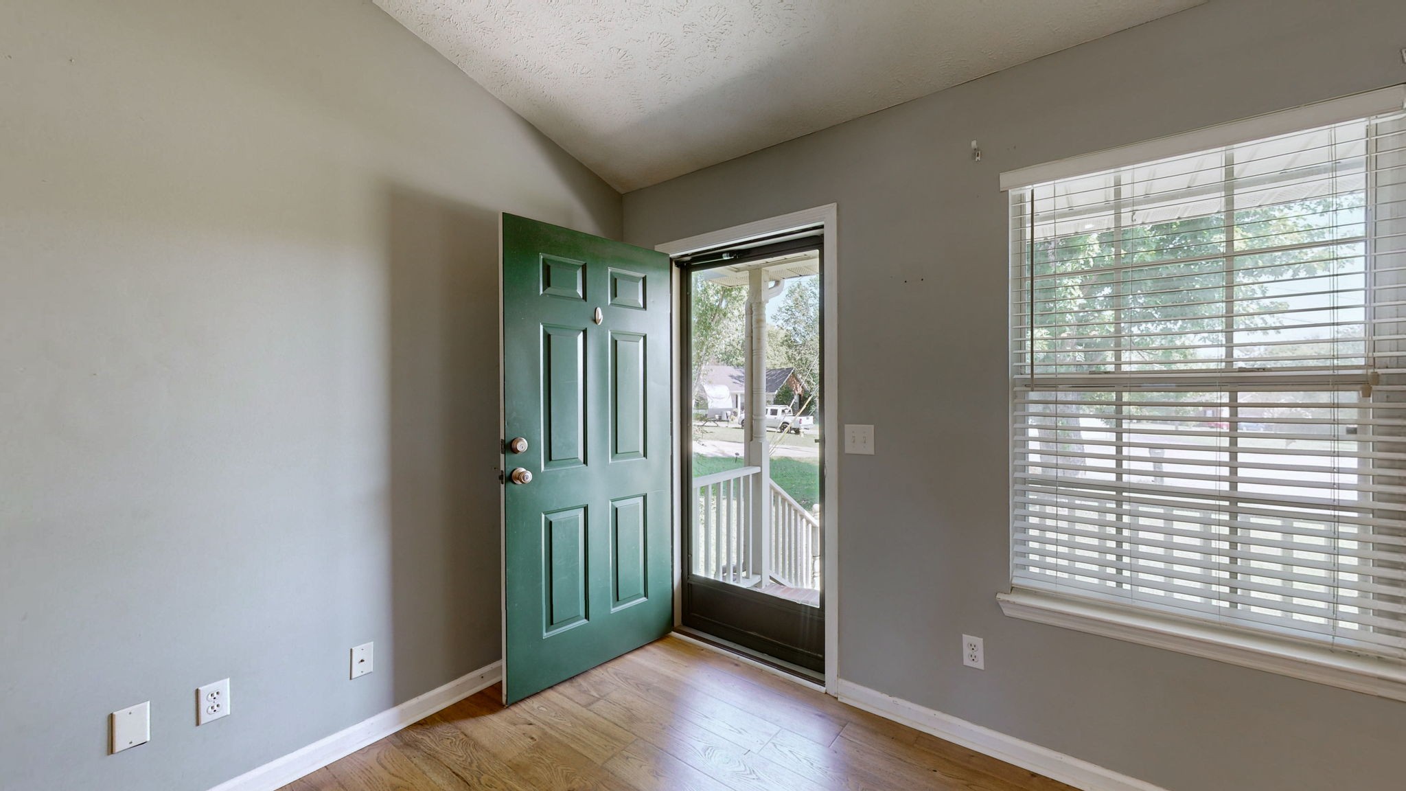 Image 4 of 78 For 5011 193rd Place