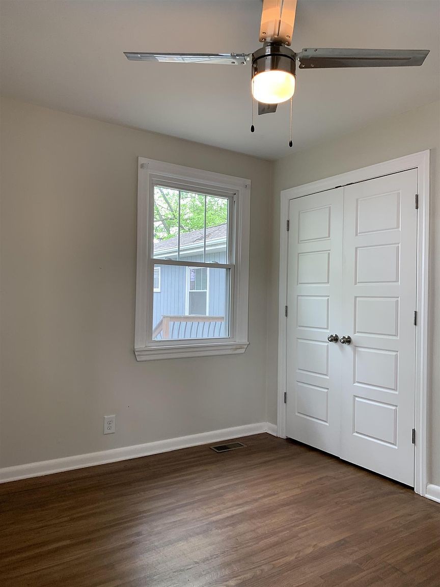 Image 9 of 34 For 6190 84th Place