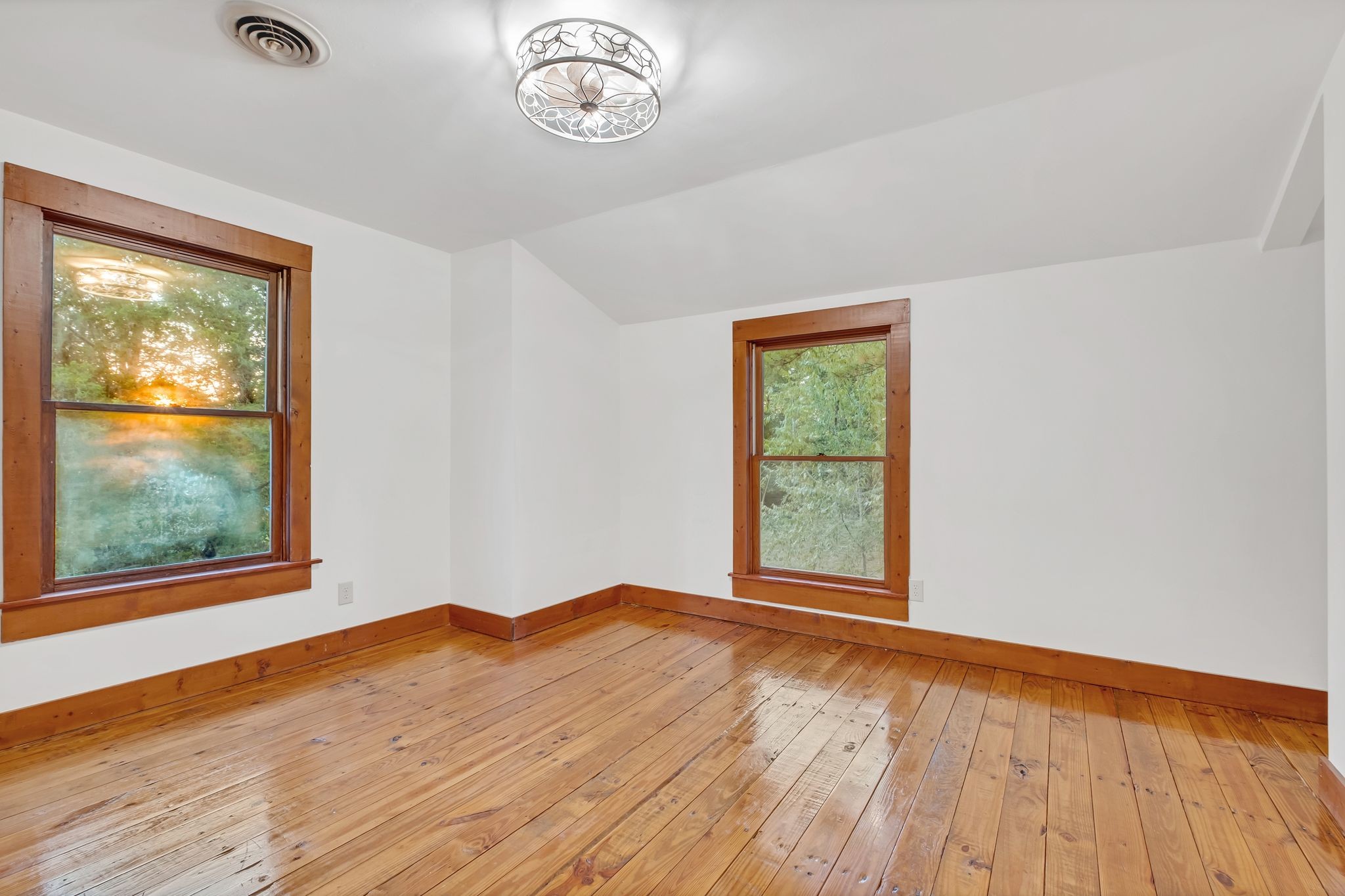Image 23 of 55 For 1508 Winnetka Street