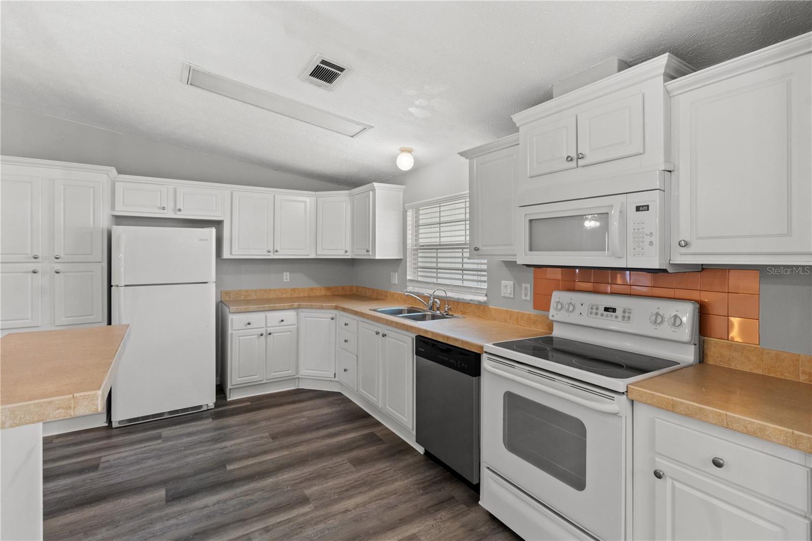 Image 17 of 44 For 570 78th Terrace