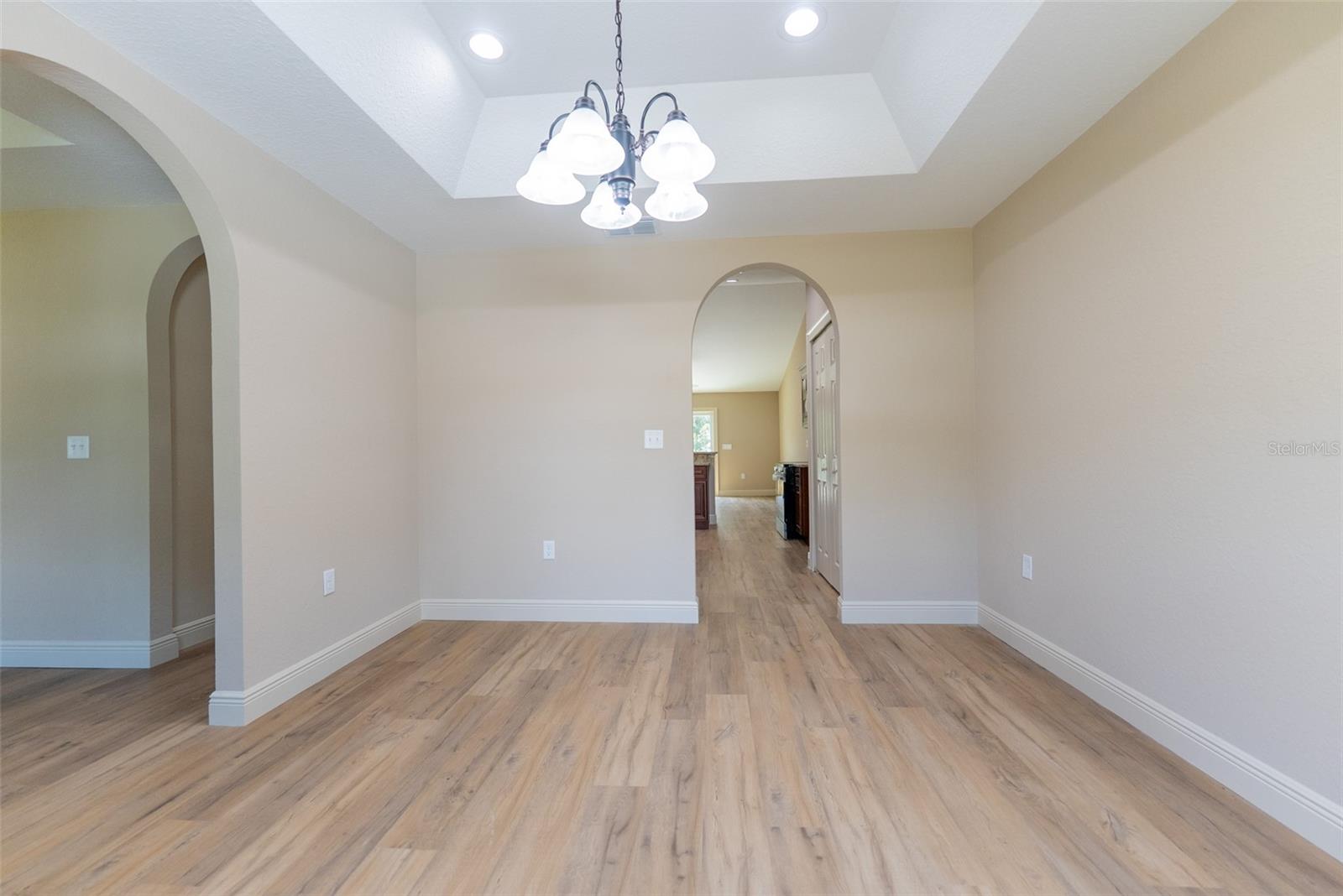Image 12 of 71 For 2163 Hillcrest Avenue