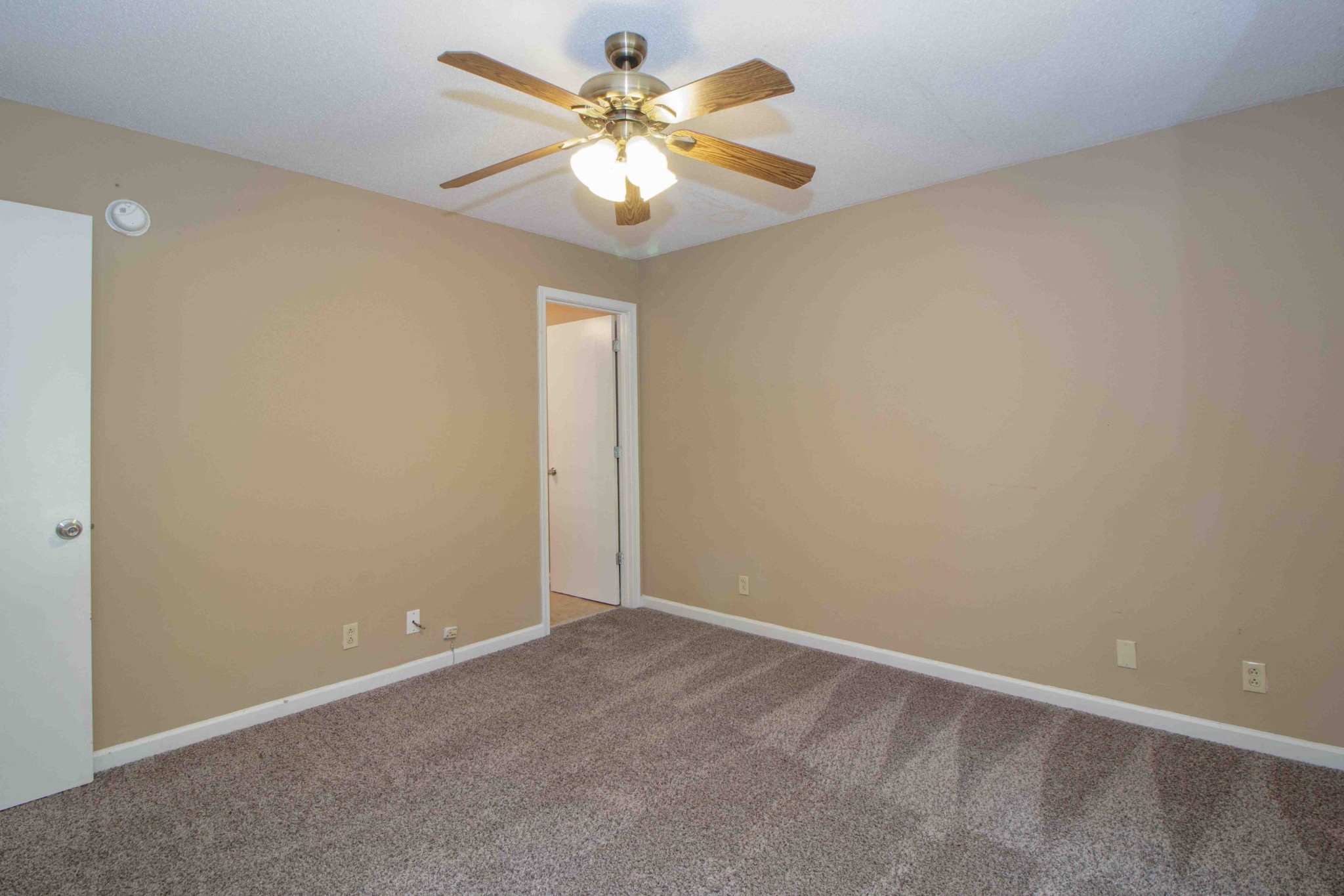 Image 13 of 15 For 2963-2963 Walnut Court