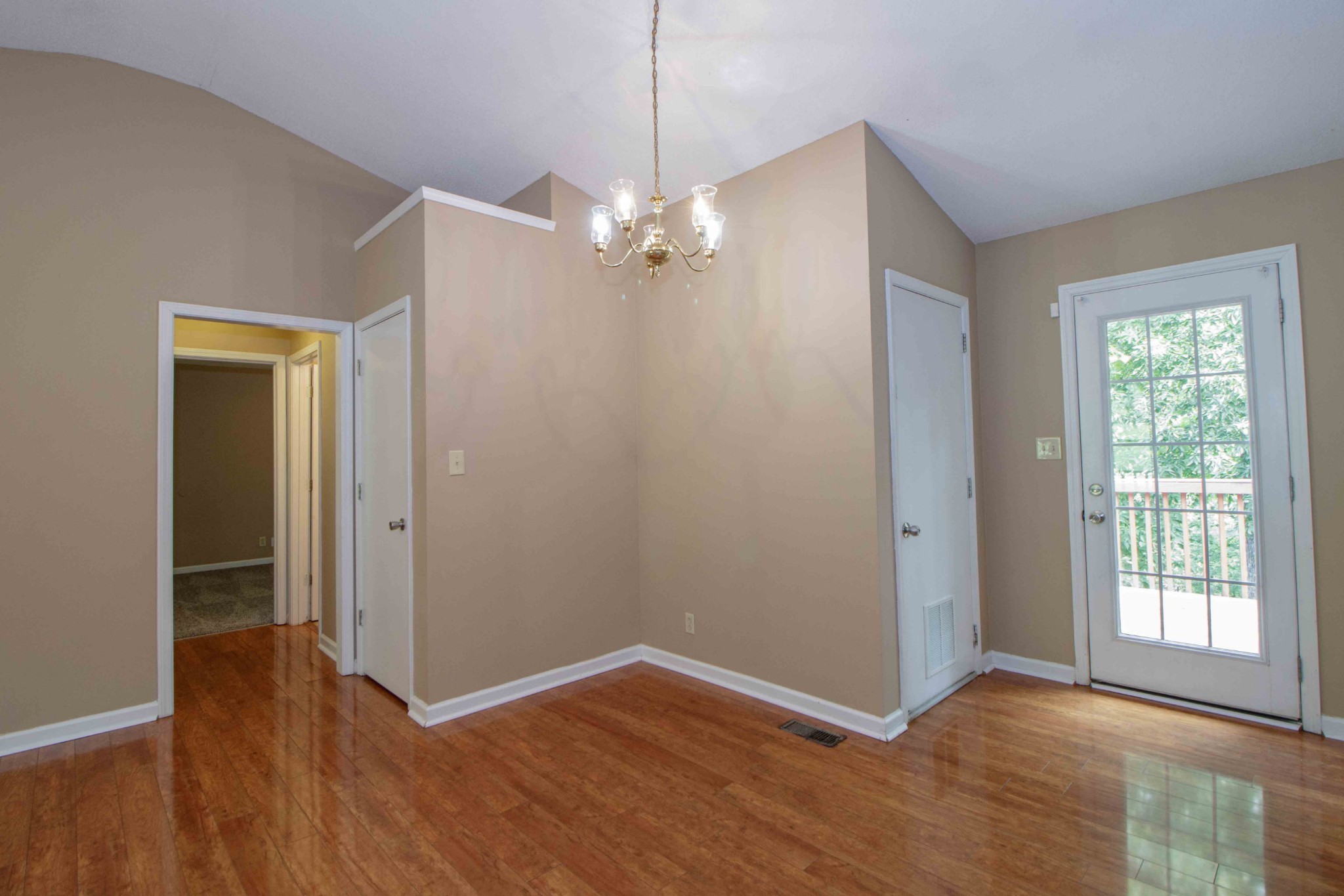 Image 8 of 15 For 2963-2963 Walnut Court