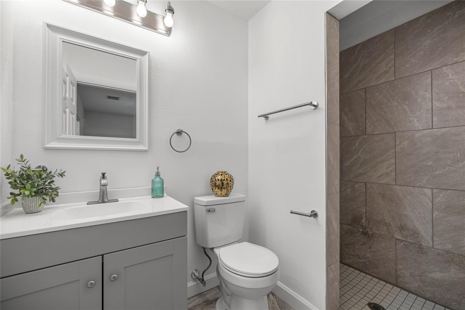 Image 21 of 37 For 3331 4th Street