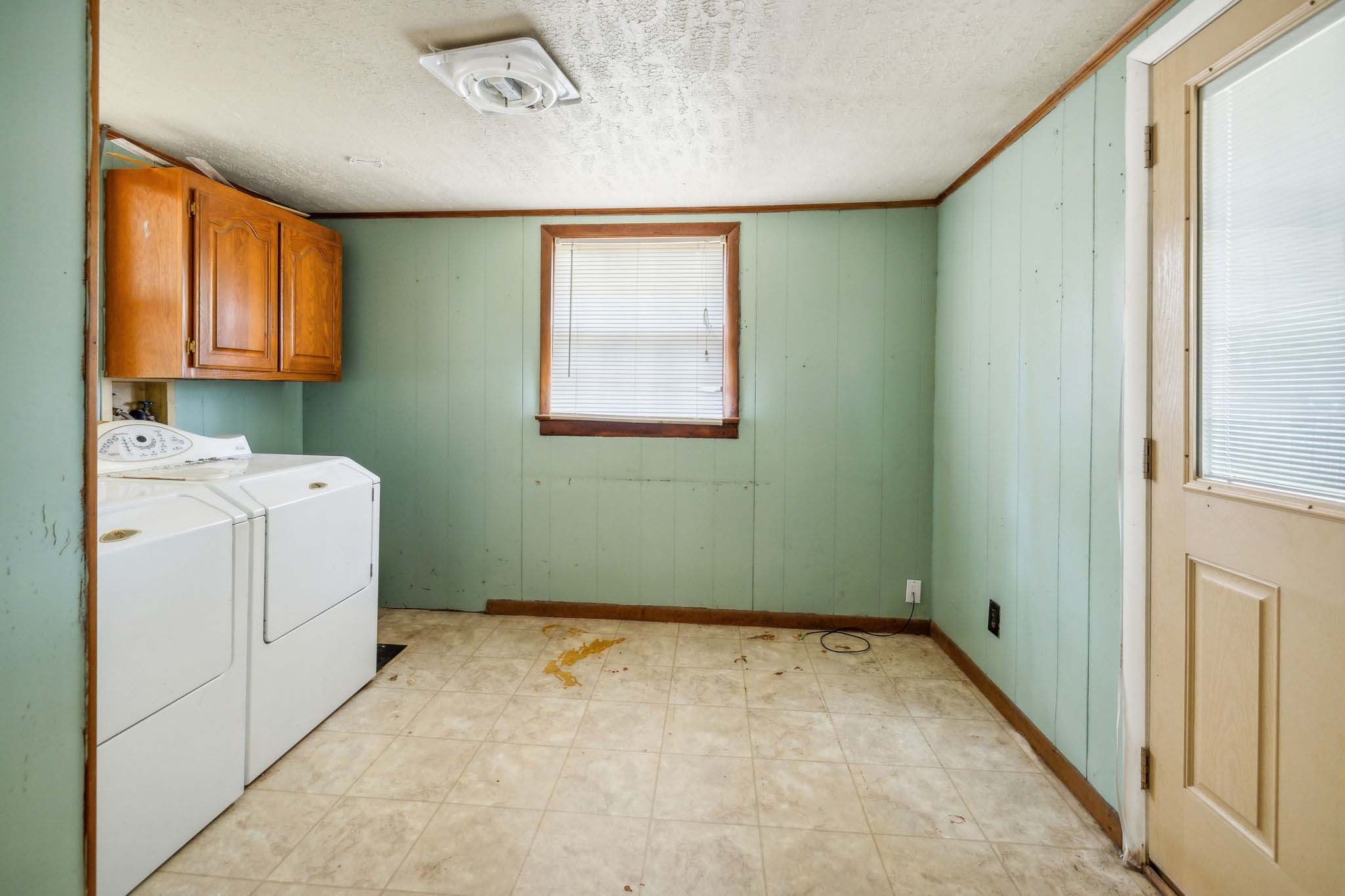 Listing photo id 13 for 3440 Olive Avenue