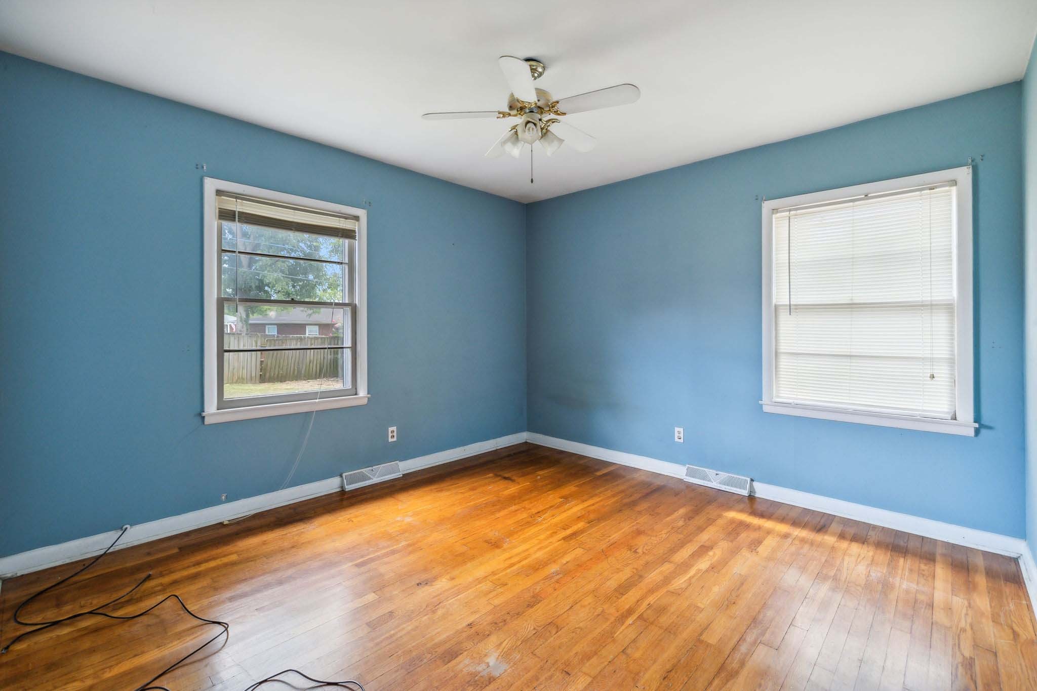Listing photo id 21 for 3440 Olive Avenue