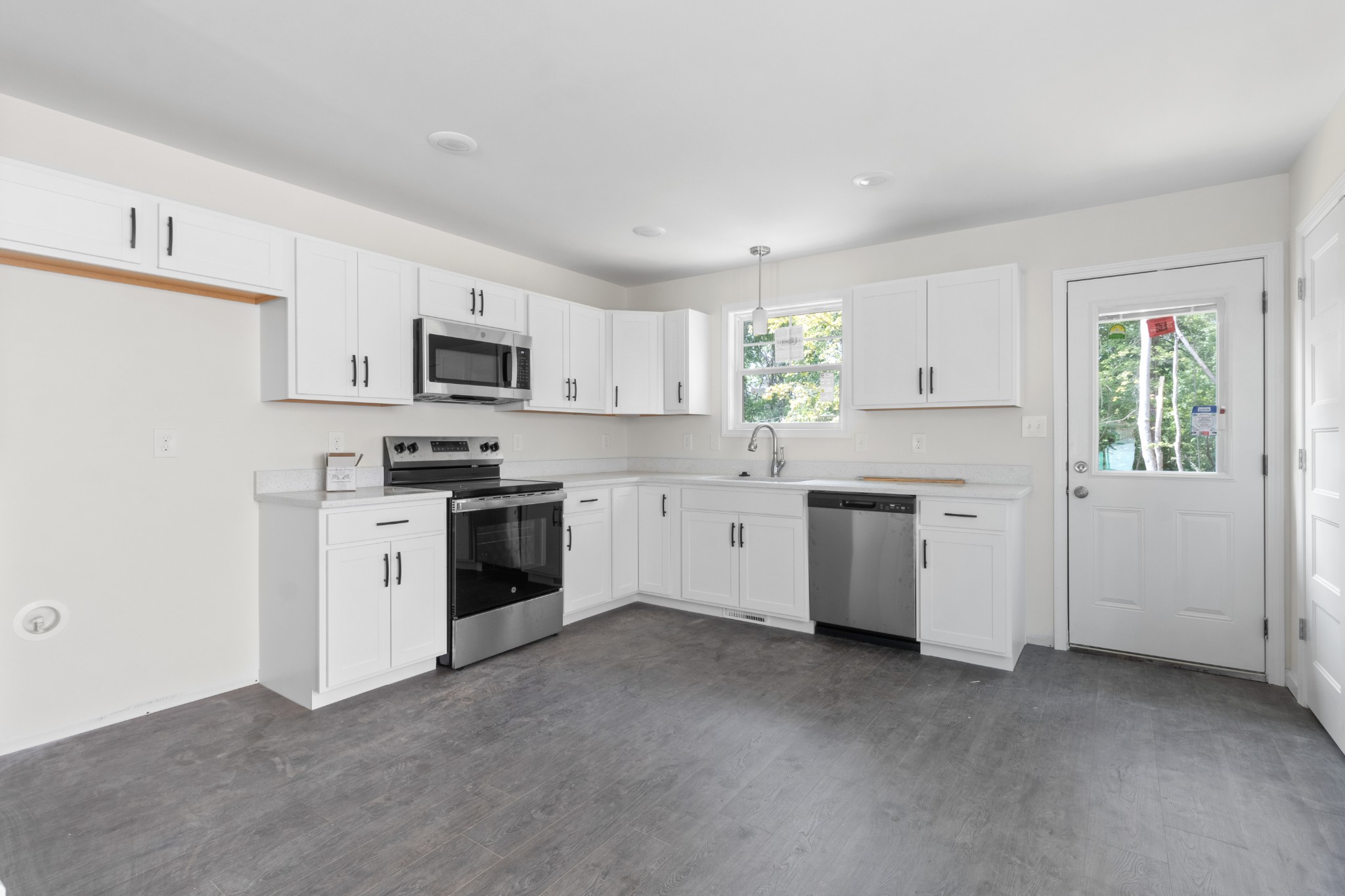 Image 11 of 13 For 8433 109th St