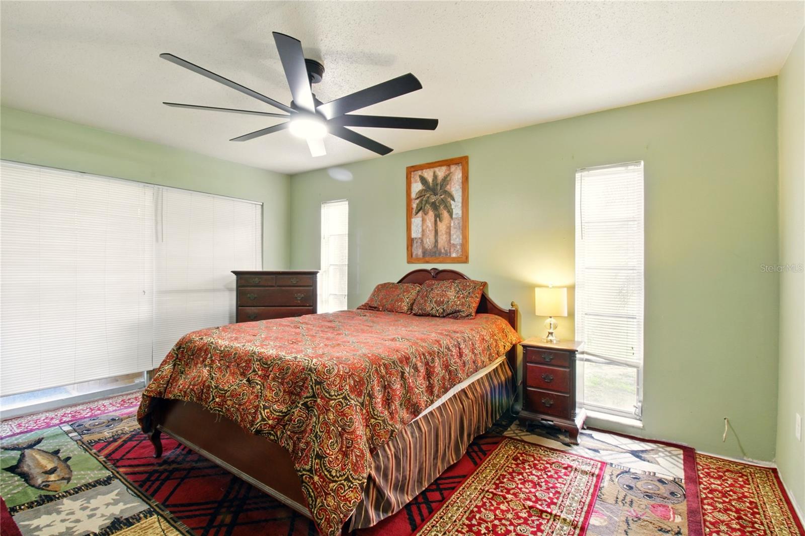 Listing photo id 10 for 5728 Colonial Drive