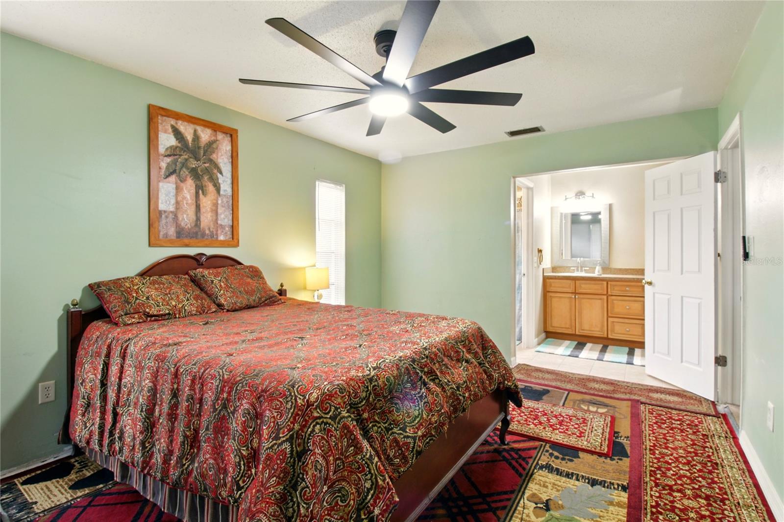Listing photo id 11 for 5728 Colonial Drive