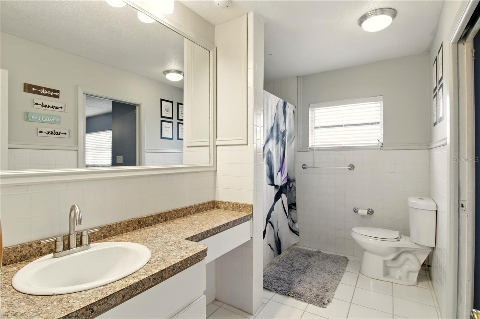 Listing photo id 14 for 5728 Colonial Drive