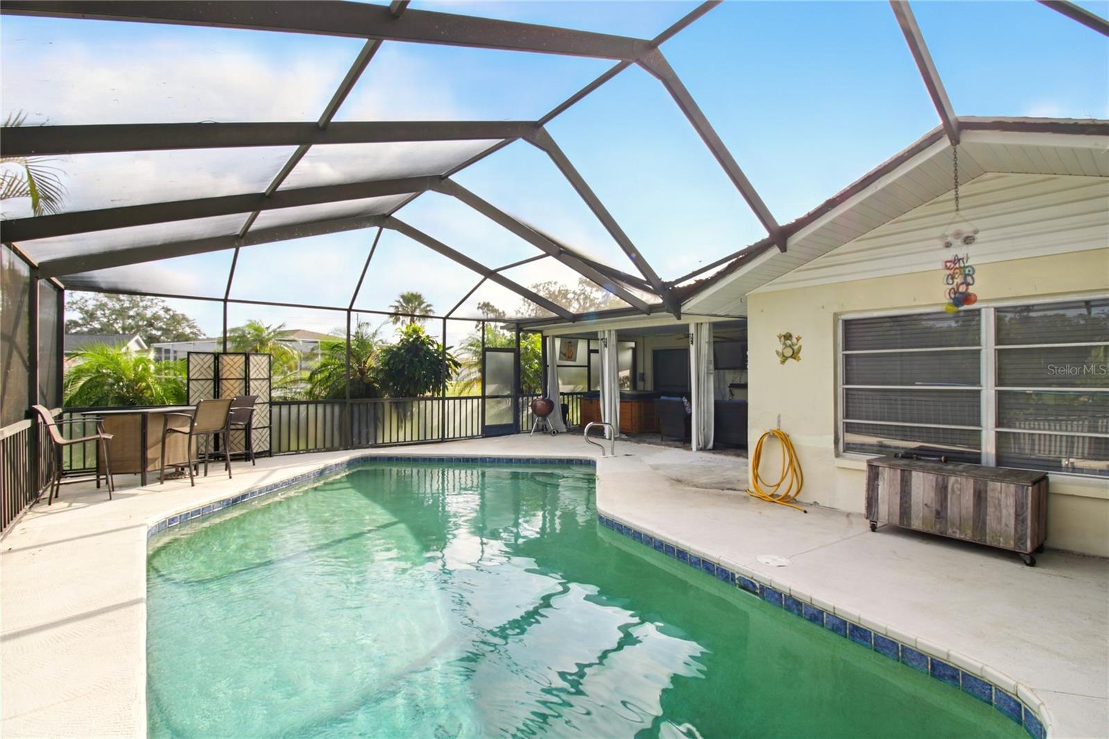 Listing photo id 20 for 5728 Colonial Drive