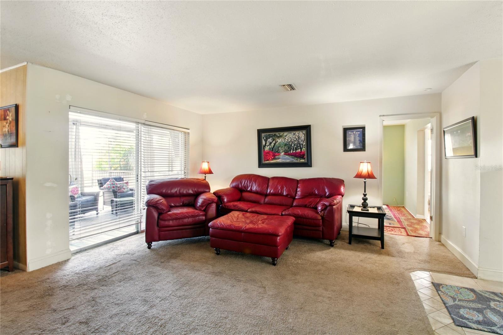 Listing photo id 5 for 5728 Colonial Drive