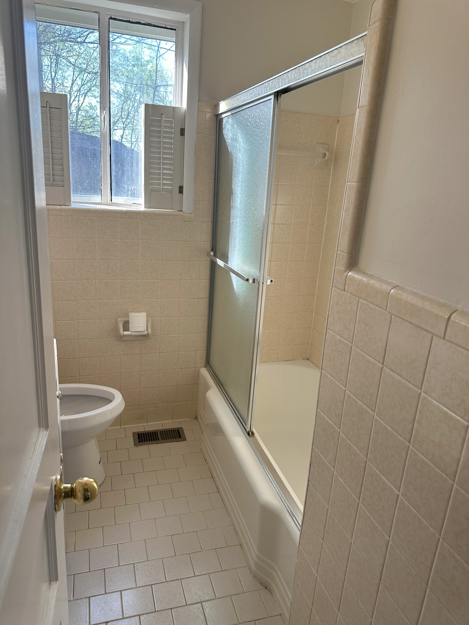 Image 8 of 27 For 6057 39th Avenue