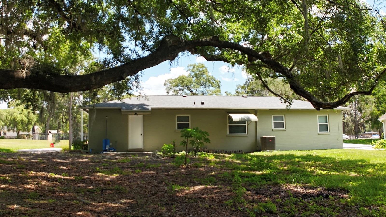 Image 3 of 12 For 2810 Lake Weir Avenue