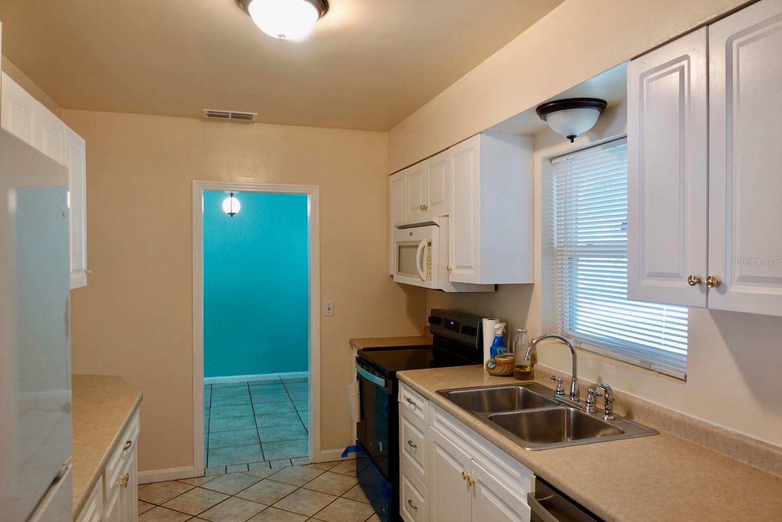 Image 5 of 12 For 2810 Lake Weir Avenue