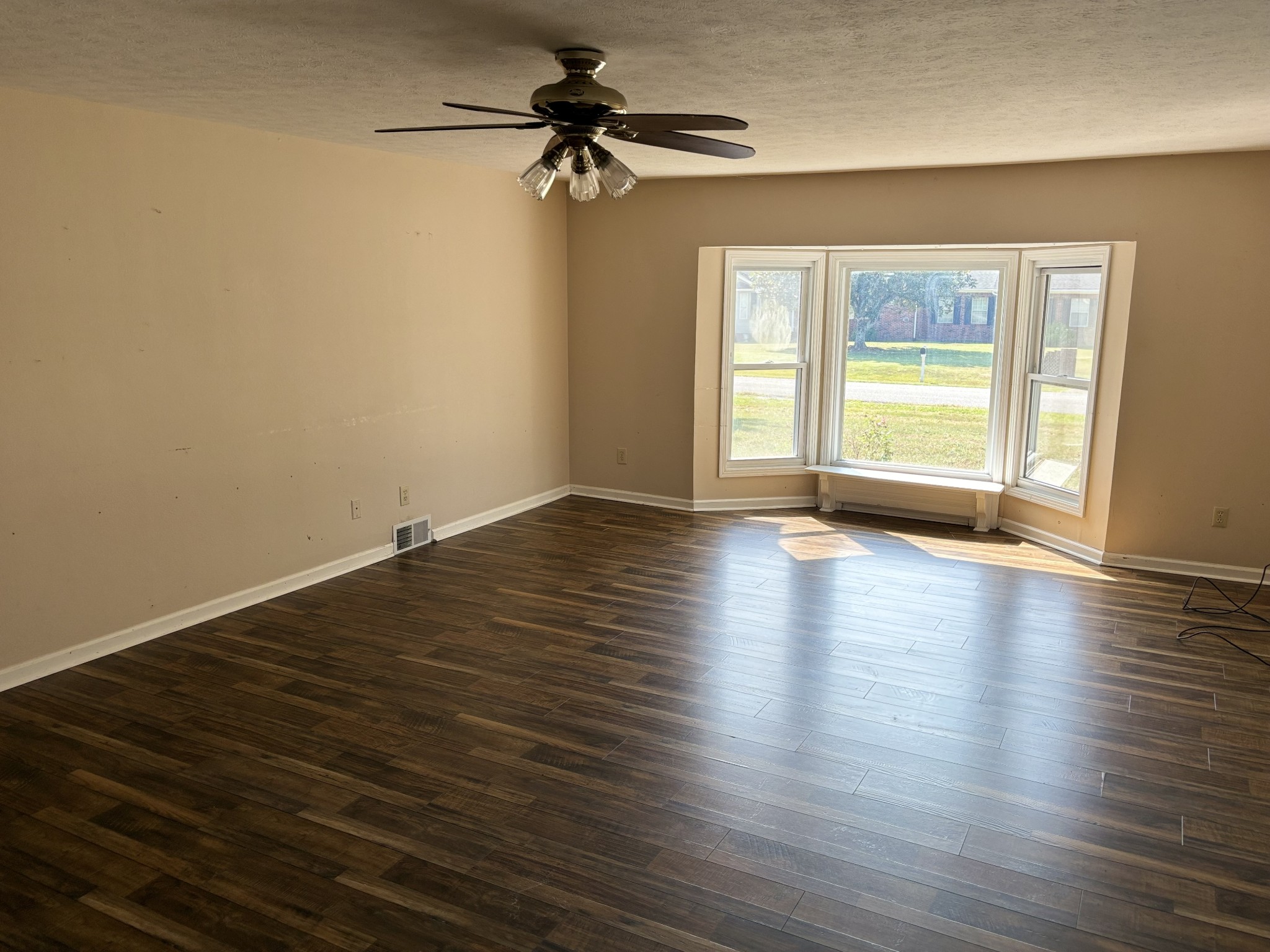 Listing photo id 8 for 205 Bengal Circle