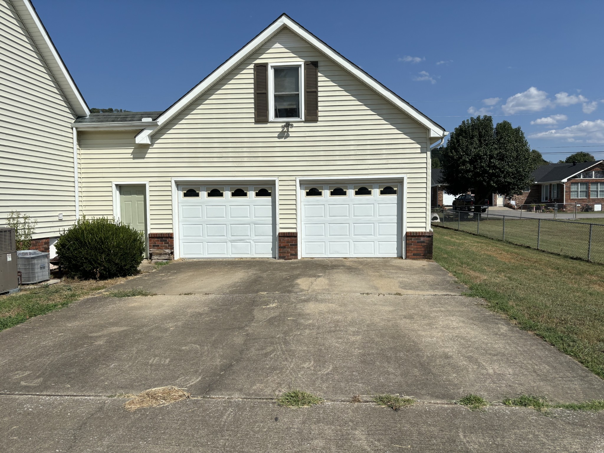 Listing photo id 0 for 205 Bengal Circle