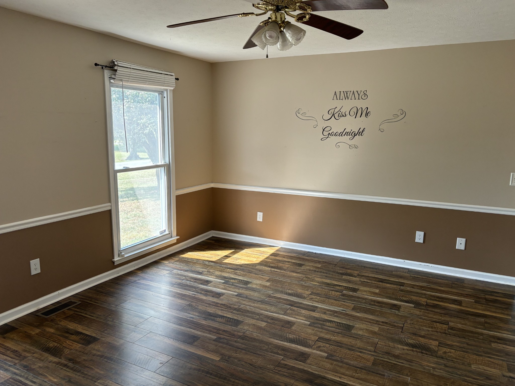 Listing photo id 7 for 205 Bengal Circle