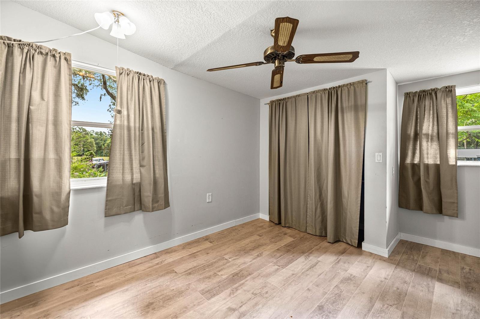 Image 14 of 27 For 22535 117th Street