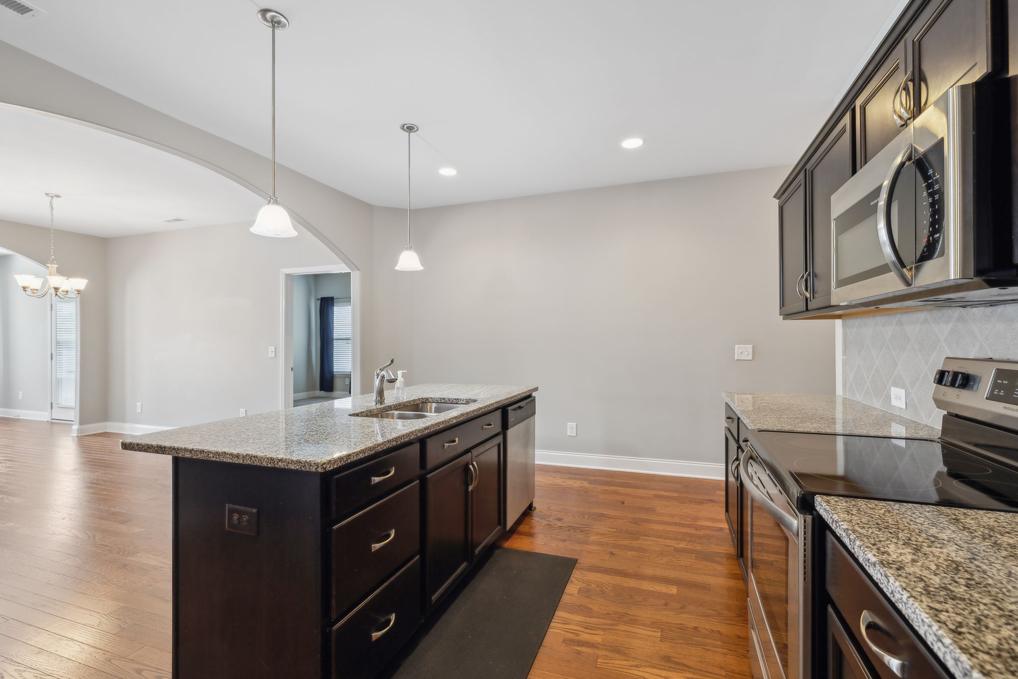 Image 10 of 33 For 6877 Minchew Circle