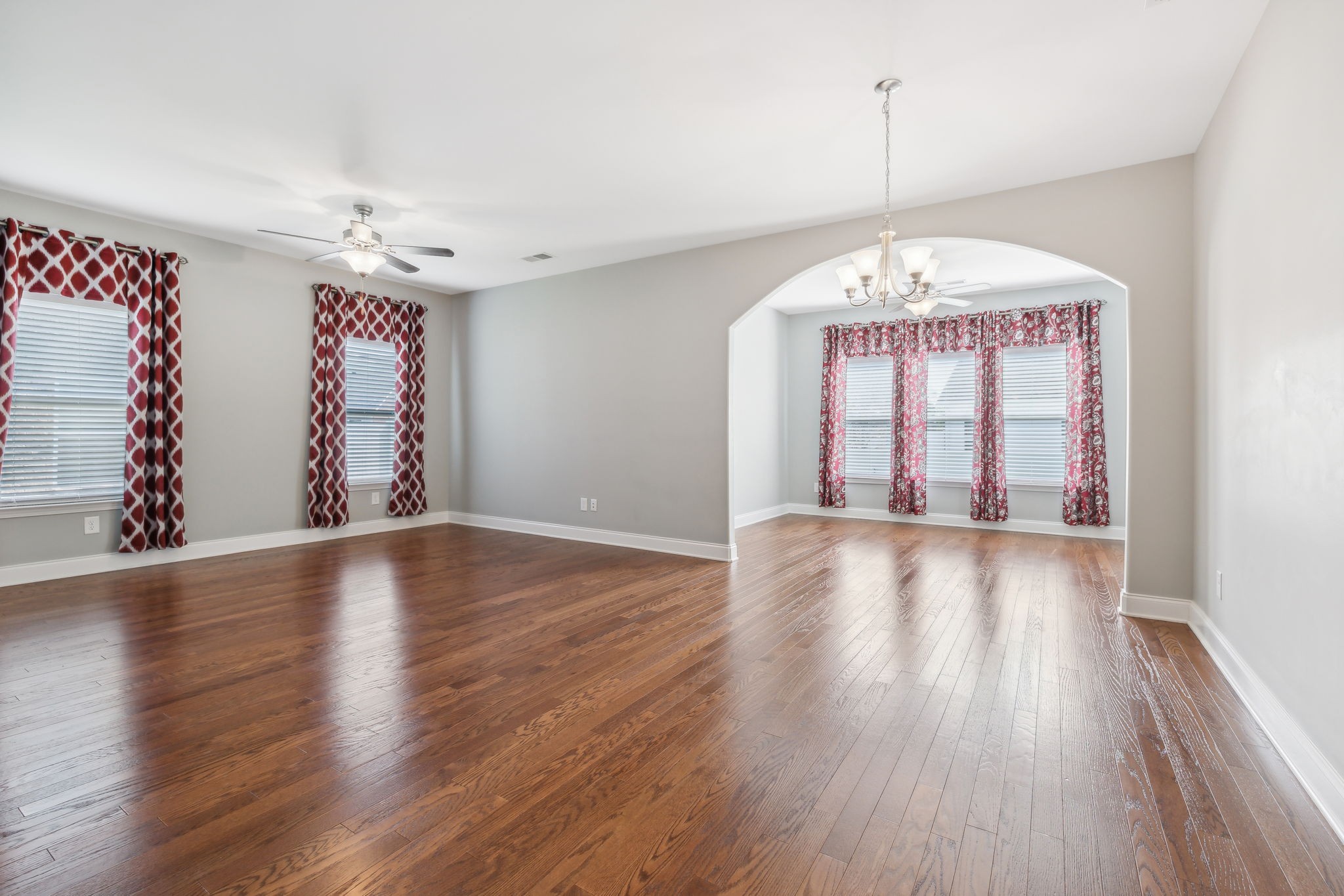 Image 16 of 33 For 6877 Minchew Circle