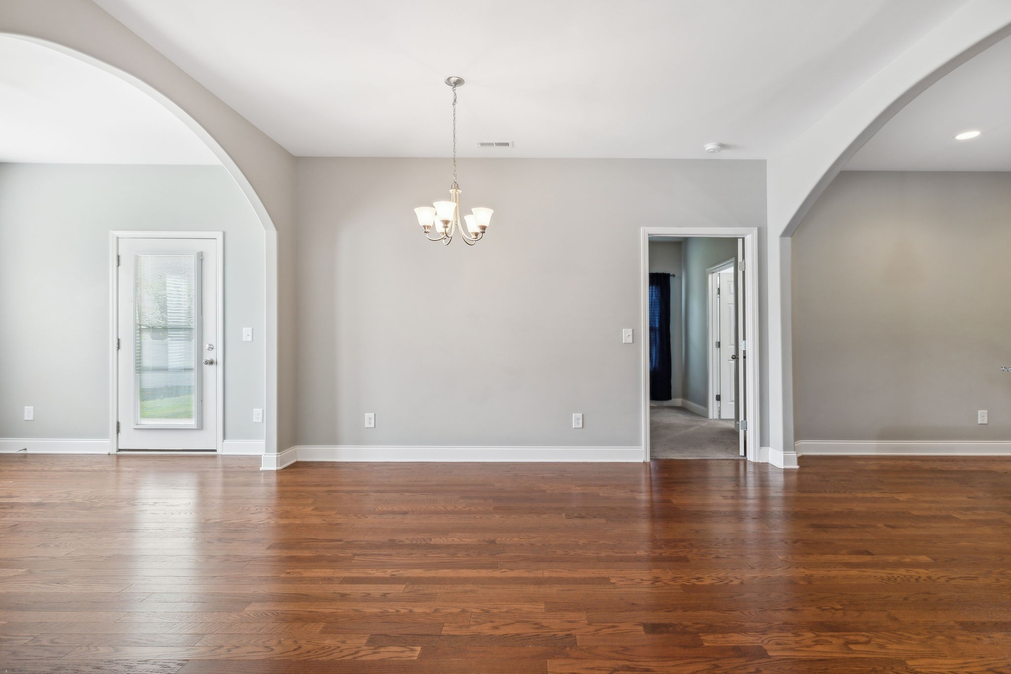 Image 17 of 33 For 6877 Minchew Circle